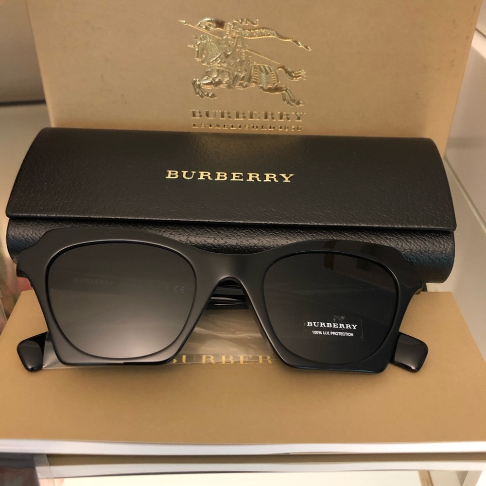 NWT Burberry 49MM Angular Cat Eye Sunglasses